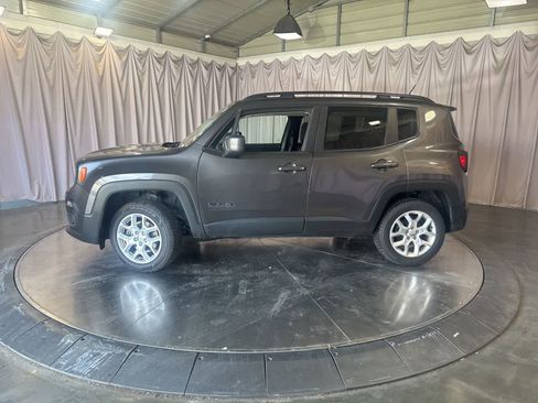 Used 2017 Jeep Renegade Latitude w/ Popular Equipment Group image 8
