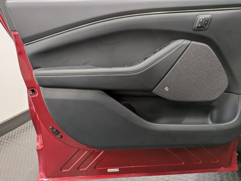 Certified 2024 Ford Mustang Mach-E Premium image 8