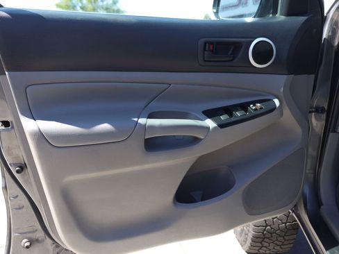 Used 2015 Toyota Tacoma 4x4 Double Cab image 10