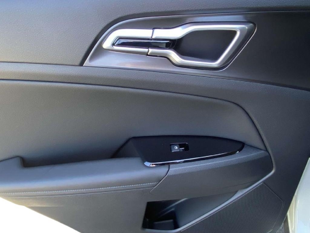 New 2025 Kia Sportage EX AWD/4WD image 10