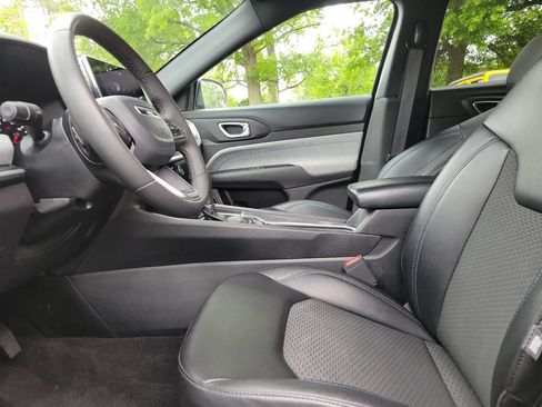 Used 2024 Jeep Compass Latitude AWD/4WD image 18