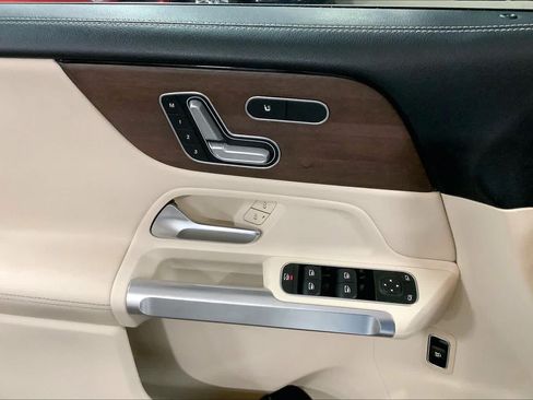 Used 2020 Mercedes-Benz GLB 250 4MATIC image 35