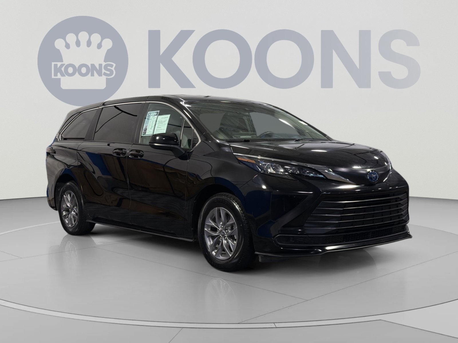 Used 2025 Toyota Sienna LE FWD image 10