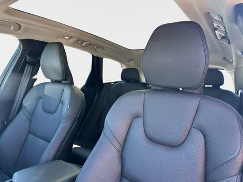 Certified 2025 Volvo XC60 B5 Plus image 18