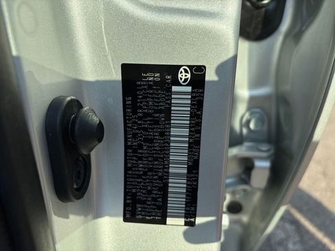 Used 2025 Toyota Corolla LE image 33