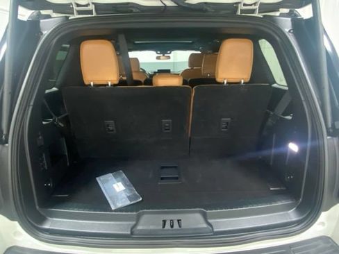 Used 2023 Ford Expedition Platinum AWD/4WD image 9