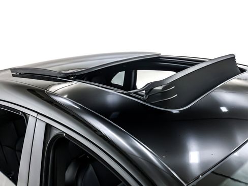 Used 2024 Porsche Macan w/ Premium Plus Package image 21