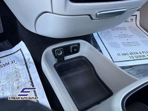 Used 2021 Chrysler Pacifica Touring-L image 27