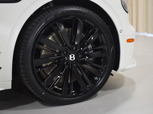 New 2025 Bentley Flying Spur Plug-In Hybrid image 7