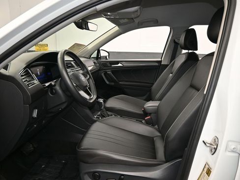 Used 2022 Volkswagen Tiguan SE image 11