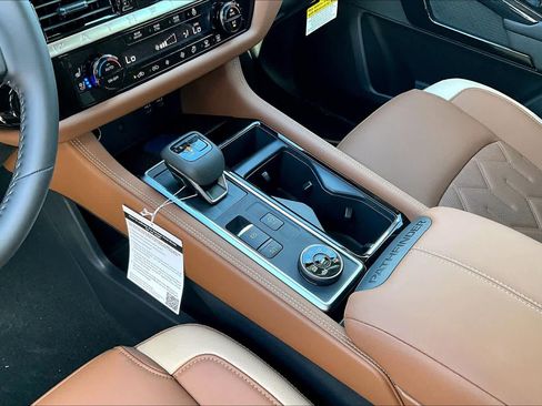 New 2026 Nissan Pathfinder Platinum AWD/4WD image 11