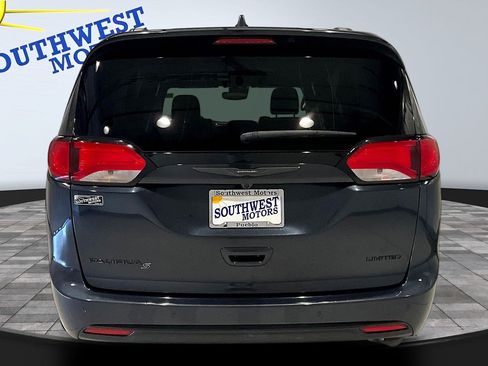 Used 2019 Chrysler Pacifica Limited w/ Advanced Safetytec Group FWD image 5