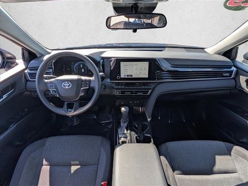Used 2025 Toyota Camry LE image 18