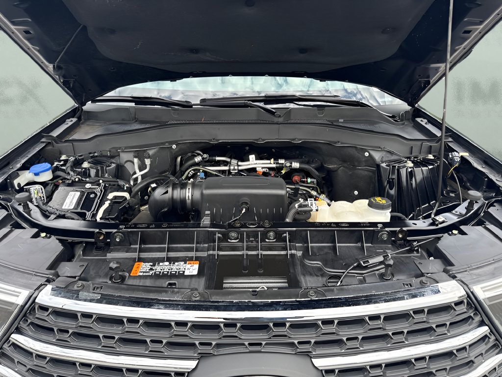 Used 2024 Ford Explorer XLT w/ Equipment Group 202A AWD/4WD image 26