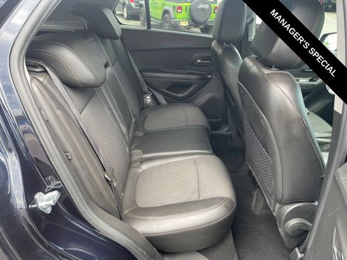 Used 2022 Chevrolet Trax LT w/ Driver Confidence Package AWD/4WD image 29