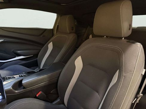 Used 2021 Chevrolet Camaro LT w/ Technology Package image 14