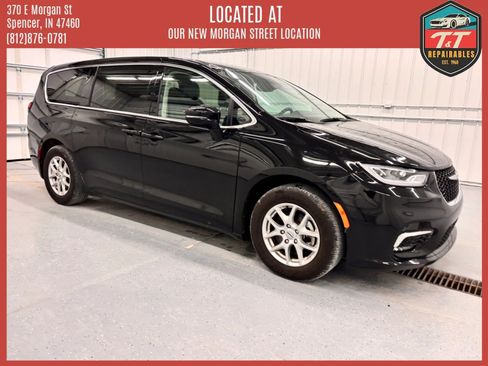 Used 2024 Chrysler Pacifica Touring-L FWD image 12