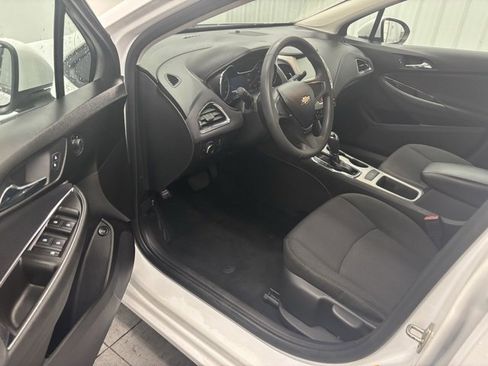 Used 2018 Chevrolet Cruze LS image 8