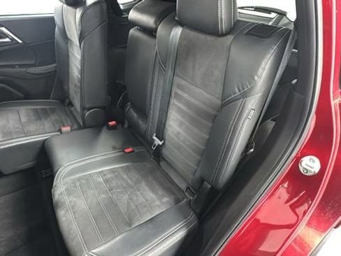 Used 2023 Mitsubishi Outlander SE image 12