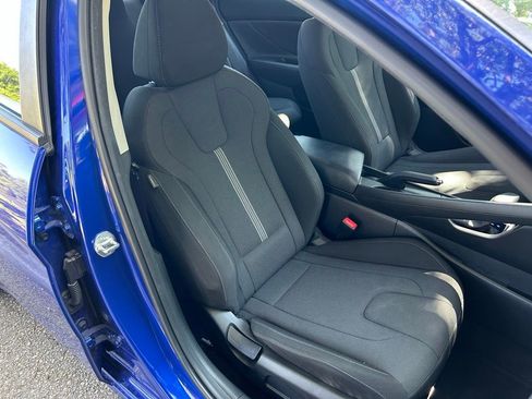 Used 2023 Hyundai Elantra SE FWD image 16