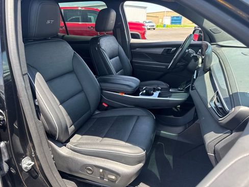 Used 2025 Buick Enclave Sport Touring w/ Power Package FWD image 10