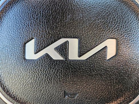 Used 2023 Kia Sorento S image 27