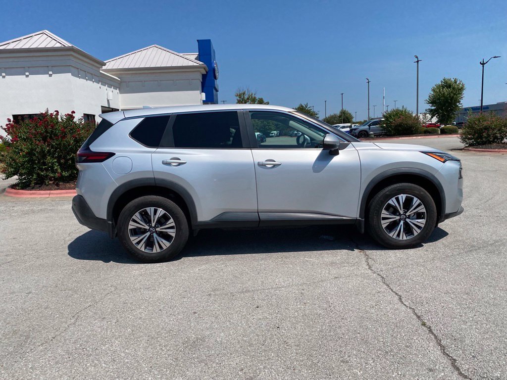 Used 2022 Nissan Rogue SV FWD image 8