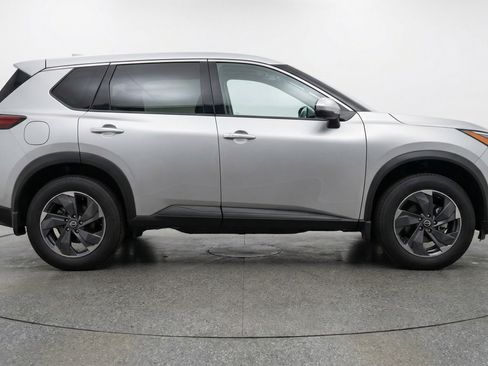 Used 2025 Nissan Rogue SV FWD image 11