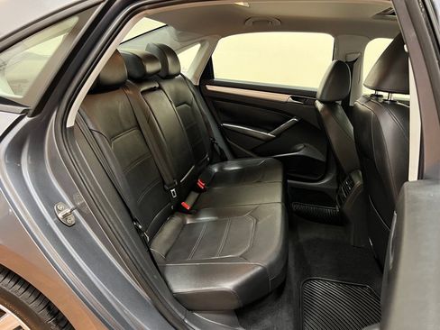 Used 2019 Volkswagen Passat 2.0T Wolfsburg w/ Wheels & Sunroof Package image 33