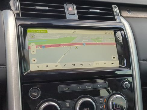 Used 2018 Land Rover Discovery HSE AWD/4WD image 17