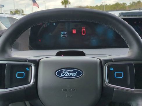 Used 2025 Ford Expedition Active image 30