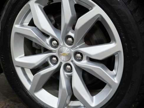 Used 2017 Chevrolet Impala LT image 9