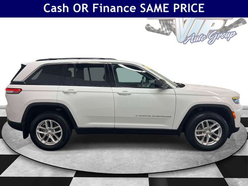 Certified 2025 Jeep Grand Cherokee Laredo X w/ Luxury Tech Group I AWD/4WD image 7