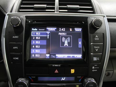 Used 2016 Toyota Camry XLE w/ Convenience Package image 13