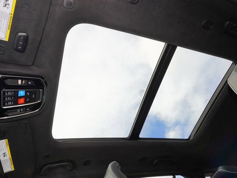 Used 2025 Jeep Grand Cherokee Summit AWD/4WD image 9