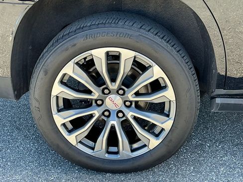 Used 2021 GMC Yukon Denali w/ Denali Premium Package image 16