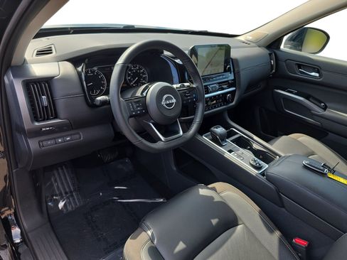 Used 2025 Nissan Pathfinder SL w/ SL Premium Package AWD/4WD image 13