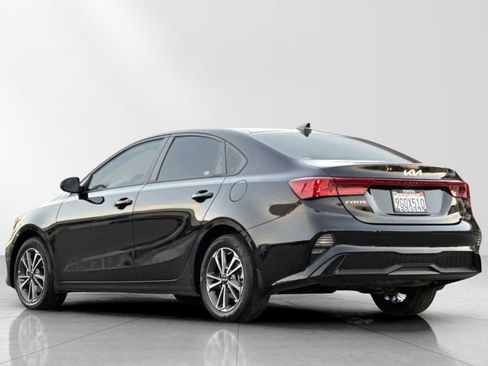 Used 2023 Kia Forte LXS w/ LXS Technology Package image 5