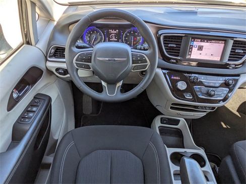 Used 2023 Chrysler Voyager LX image 15