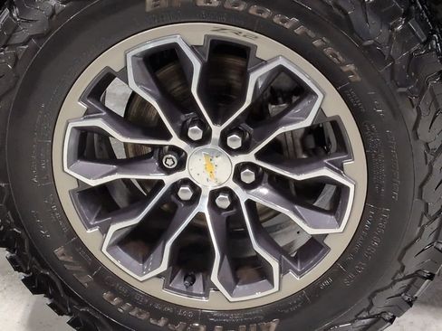 Used 2017 Chevrolet Colorado ZR2 w/ LPO, Premium Interior Package image 6