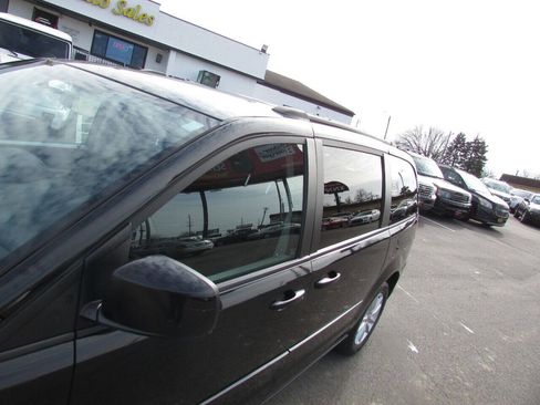 Used 2015 Dodge Grand Caravan SXT image 39