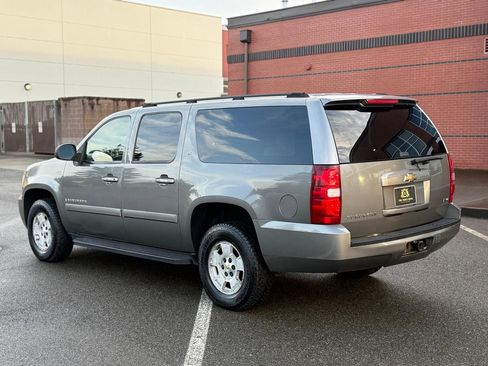 Used 2007 Chevrolet Suburban LT AWD/4WD image 6
