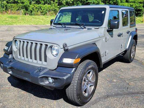 Used 2019 Jeep Wrangler Unlimited Sport S AWD/4WD image 3