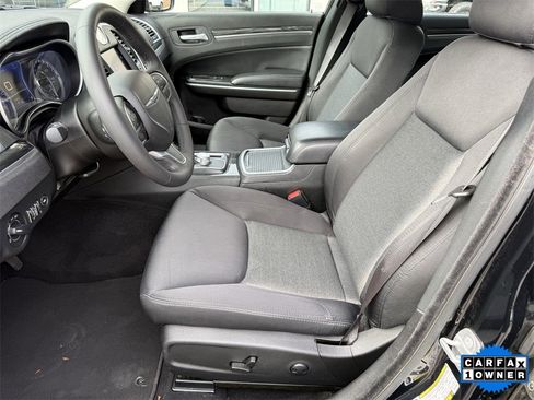 Used 2022 Chrysler 300 Touring image 12