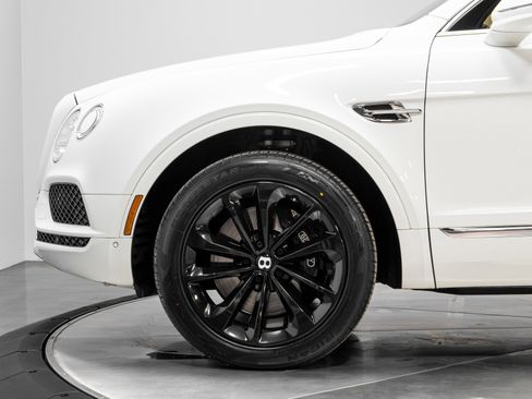 Used 2019 Bentley Bentayga image 36