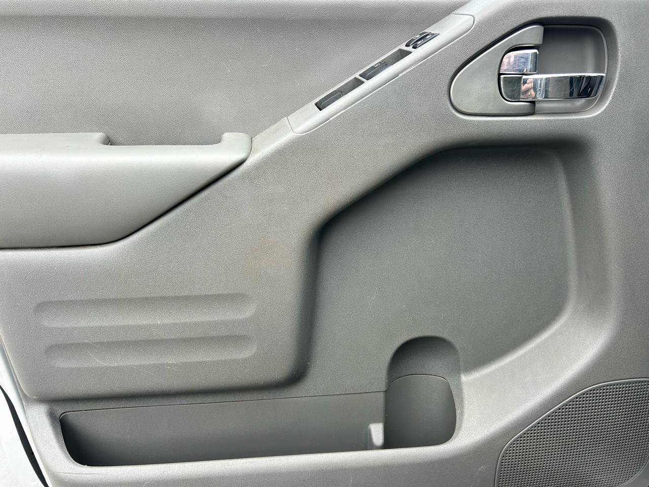 Used 2019 Nissan Frontier SV RWD image 8