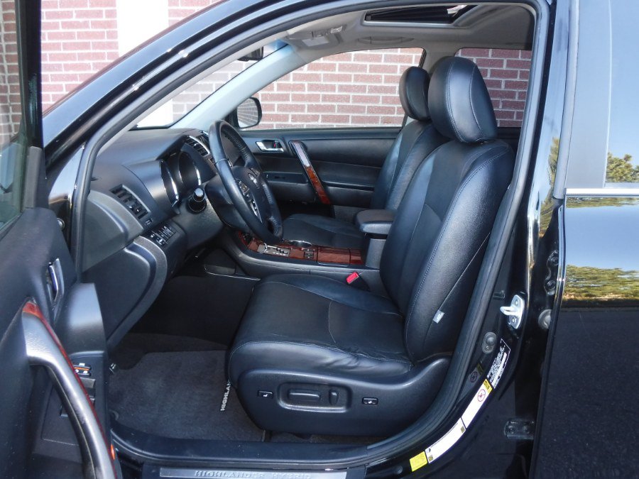 Used 2013 Toyota Highlander Limited AWD/4WD image 11