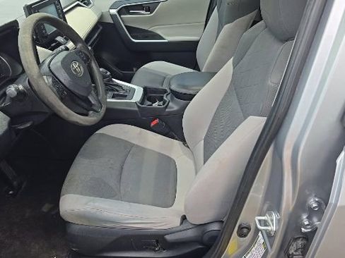 Used 2019 Toyota RAV4 XLE FWD image 3