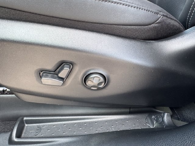 New 2027 Chrysler Pacifica Select w/ Family Tech Group FWD image 38
