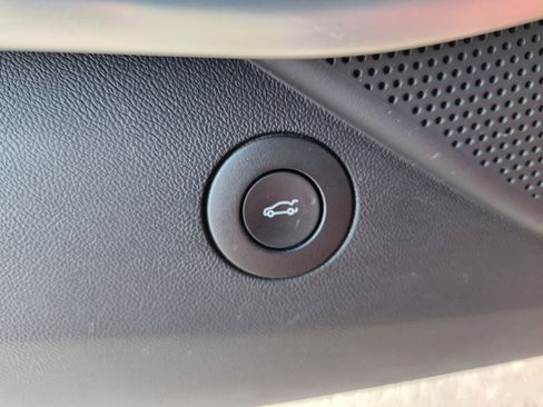 Used 2018 Chevrolet Camaro ZL1 image 22